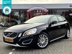 Zwart (metallic) Gebruikt 2011 Volvo V60 Momentum Stationwagen | € 9.340 (Goede deal)
