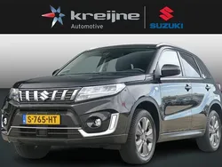 Zwart Gebruikt 2022 Suzuki Vitara Style SUV | € 25.925 (Eerlijke prijs)