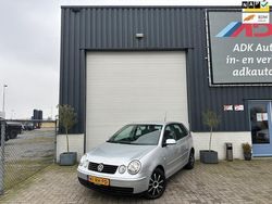 Grijs, metallic lak Gebruikt 2005 VW Polo Hatchback | € 1.990 (Eerlijke prijs)