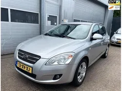 Grijs Gebruikt 2007 Kia Ceed 2 Hatchback | € 2.395 (Eerlijke prijs)