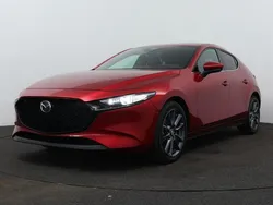 Soul red crystal (rood metallic) Nieuw 2024 Mazda 3 Takumi-Line Hatchback | € 38.940