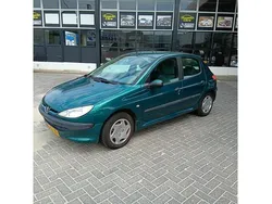 Groen Gebruikt 2001 Peugeot 206 Hatchback | € 850 (Eerlijke prijs)