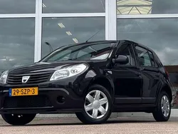 Zwart Gebruikt 2012 Dacia Sandero Ambiance Hatchback | € 4.344 (Eerlijke prijs)