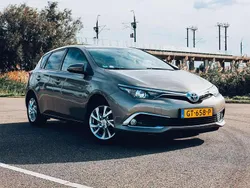 Bruin Gebruikt 2015 Toyota Auris Executive MPV | € 12.950