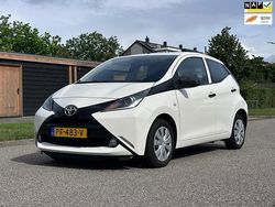 Wit Gebruikt 2017 Toyota Aygo Hatchback | € 6.950 (Eerlijke prijs)