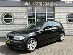 Zwart, metallic lak Gebruikt 2005 BMW 118 Hatchback | € 2.495 (Eerlijke prijs)