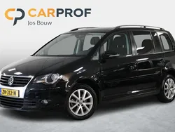 Zwart Gebruikt 2010 VW Touran Highline MPV | € 6.475 (Goede deal)