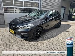 Zwart Gebruikt 2023 BMW 118 Basis Hatchback | € 24.950 (Goede deal)