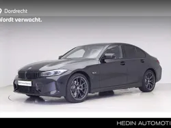 Saphirschwarz metallic (zwart metallic) Gebruikt 2024 BMW 320e Shadowline Sedan | € 42.895 (Super prijs)