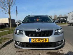 Grijs Gebruikt 2015 Skoda Octavia Stationwagen | € 8.499 (Eerlijke prijs)