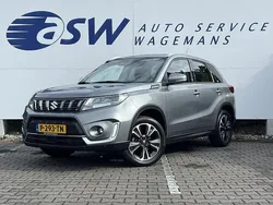 Grijs Gebruikt 2021 Suzuki Vitara Style SUV | € 21.950 (Eerlijke prijs)