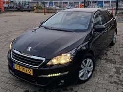 Zwart Gebruikt 2015 Peugeot 308 MPV | € 6.000 (Eerlijke prijs)