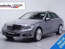 Grijs, metallic lak Gebruikt 2009 Mercedes E350 Avantgarde Sedan | € 12.400
