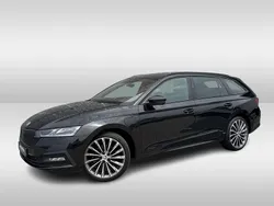 Zwart Gebruikt 2022 Skoda Octavia SportLine Stationwagen | € 29.950 (Eerlijke prijs)