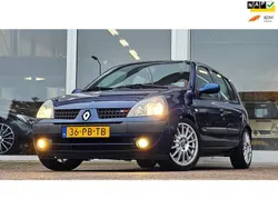 Blauw, metallic lak Gebruikt 2004 Renault Clio II Dynamique Hatchback | € 2.194 (Iets duurder)