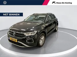 Zwart Gebruikt 2023 VW T-Roc Life SUV | € 28.880 (Goede deal)