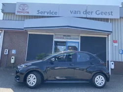 Zwart Gebruikt 2024 Toyota Yaris Hybrid Active Hatchback | € 22.445 (Eerlijke prijs)