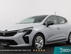 Grijs Gebruikt 2023 Renault Clio V Evolution Hatchback | € 22.695 (Eerlijke prijs)