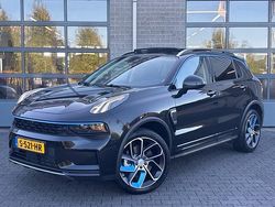 Zwart, metallic lak Gebruikt 2023 Lynk & Co 01 SUV | € 27.850 (Eerlijke prijs)