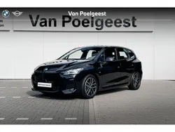 Saphirschwarz metallic (donker zwart metallic) Gebruikt 2023 BMW 220 Active Tourer Comfort Edition MPV | € 38.900 (Eerlijke prijs)