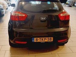 Grijs Gebruikt 2014 Kia Rio MPV | € 8.900 (Iets duurder)