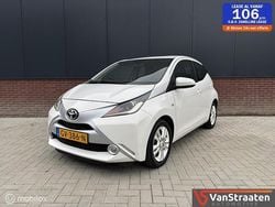 Wit Gebruikt 2015 Toyota Aygo X-pure Hatchback | € 6.450 (Eerlijke prijs)