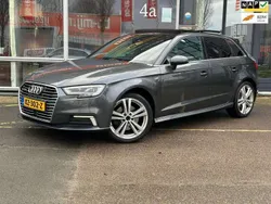 Grijs, metallic lak Gebruikt 2016 Audi A3 Sportback e-tron S-Line Sedan | € 17.450 (Duur)