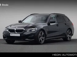Zwart, metallic lak Gebruikt 2022 BMW 330 Executive Stationwagen | € 39.880 (Eerlijke prijs)