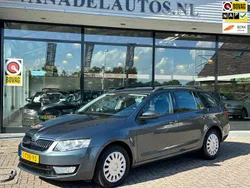 Grijs, metallic lak Gebruikt 2014 Skoda Octavia Ambition Stationwagen | € 8.949 (Duur)