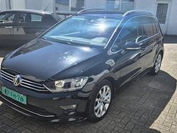 Zwart, metallic lak Gebruikt 2017 VW Golf Sportsvan Highline MPV | € 13.250 (Eerlijke prijs)