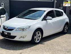 Wit Gebruikt 2010 Opel Astra Cosmo Hatchback | € 4.750 (Eerlijke prijs)
