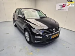 Zwart Gebruikt 2018 VW T-Roc Style SUV | € 16.940 (Eerlijke prijs)