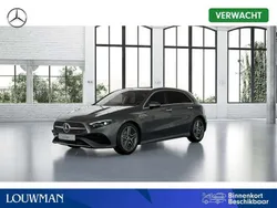 Berggrijs metaalkleur metallic Nieuw 2025 Mercedes A180 Business Hatchback | € 47.510 (Duur)