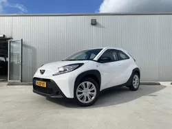 Wit Gebruikt 2024 Toyota Aygo Play Hatchback | € 18.999 (Eerlijke prijs)