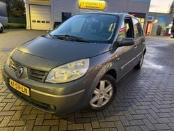 Grijs Gebruikt 2006 Renault Scénic II Luxe MPV | € 1.499 (Eerlijke prijs)
