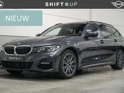 Grijs Gebruikt 2022 BMW 330e M Sport Stationwagen | € 36.940 (Iets duurder)