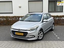 Grijs Gebruikt 2015 Hyundai i20 Hatchback | € 6.750 (Iets duurder)
