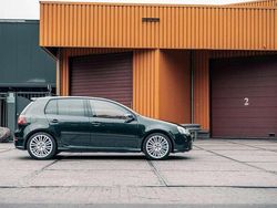 Zwart, metallic lak Gebruikt 2008 VW Golf VI R Hatchback | € 12.650