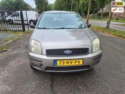 Grijs Gebruikt 2005 Ford Fusion Trend MPV | € 1.650 (Goede deal)