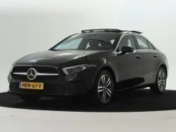 Donker kosmoszwart metaalkleur metallic Gebruikt 2021 Mercedes A250 Sedan | € 31.950 (Eerlijke prijs)