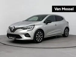 Grijs Gebruikt 2023 Renault Clio V Techno Hatchback | € 18.435 (Eerlijke prijs)