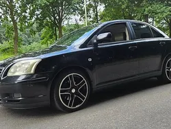 Zwart Gebruikt 2005 Toyota Avensis Executive Sedan | € 1.950