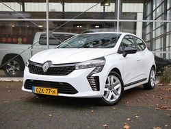 Wit Gebruikt 2024 Renault Clio V Hatchback | € 21.950 (Eerlijke prijs)