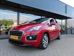 Rood, metallic lak Gebruikt 2015 Peugeot 3008 Style MPV | € 6.999 (Duur)