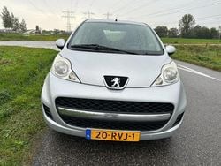 Grijs Gebruikt 2011 Peugeot 107 Hatchback | € 3.800 (Eerlijke prijs)