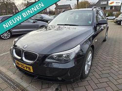 Zwart (metallic) Gebruikt 2006 BMW 523 Executive Stationwagen | € 2.499 (Goede deal)