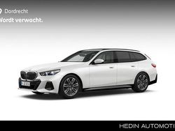Wit Gebruikt 2024 BMW 520 M Sport Stationwagen | € 61.895 (Super prijs)