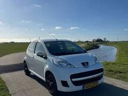 Wit Gebruikt 2010 Peugeot 107 Hatchback | € 3.950 (Iets duurder)