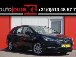 Zwart, metallic lak Gebruikt 2020 Opel Astra Edition Stationwagen | € 6.999 (Goede deal)