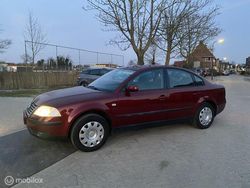 Rood Gebruikt 2001 VW Passat Trendline Sedan | € 2.750 (Duur)